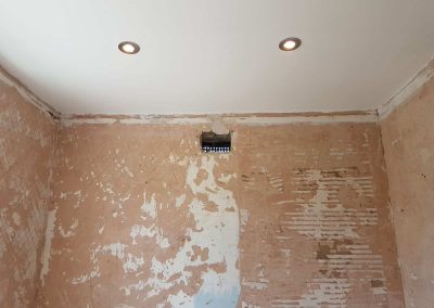 bathroom with roll top bath (13)
