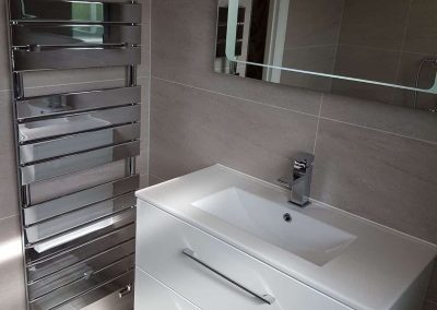 bathroom with roll top bath (25)