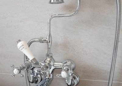 bathroom with roll top bath (27)